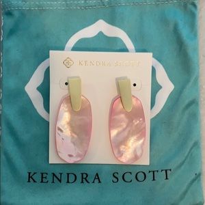 Blush pearl Argon earrings